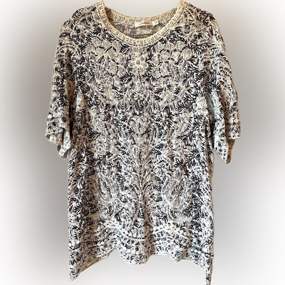 Solitaire Floral Embroidered Shirt Scalloped Sleeves/Hem Black White Size 1X